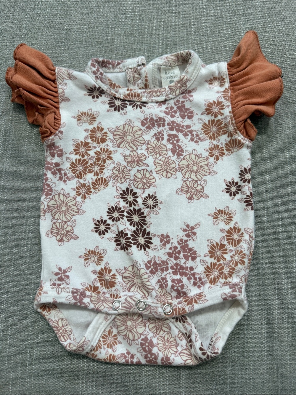 kate quinn Cream Floral Ruffle-Sleeve Baby Bodysuit with Rust Sleeves